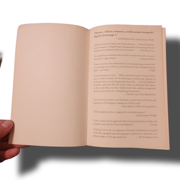 Water for Elephants Paperback Novel by Sara Gruen in Great Read Condition - Picture 2 of 4